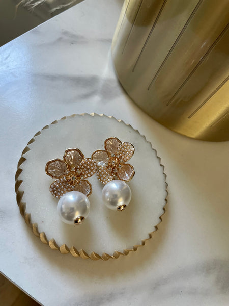 THE BELLA PEARL BLOOM EARRINGS