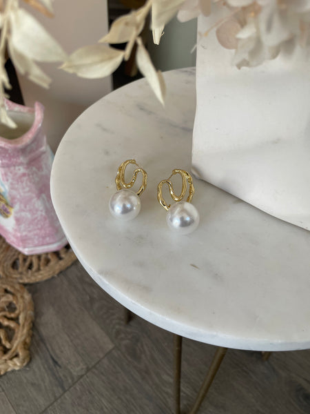 ISLA PEARL TWIST EARRINGS (gold dipped)
