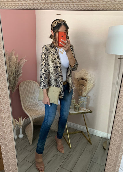 AMELIA BLAZER