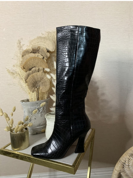 VIVIENNE BOOTS
