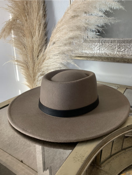BEAUTY GURU HAT- LATTE