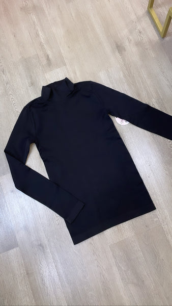 CLASSIC FAVORITE TURTLENECK